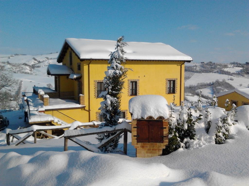 Agriturismo Tre Querce Penna San Giovanni Luaran gambar