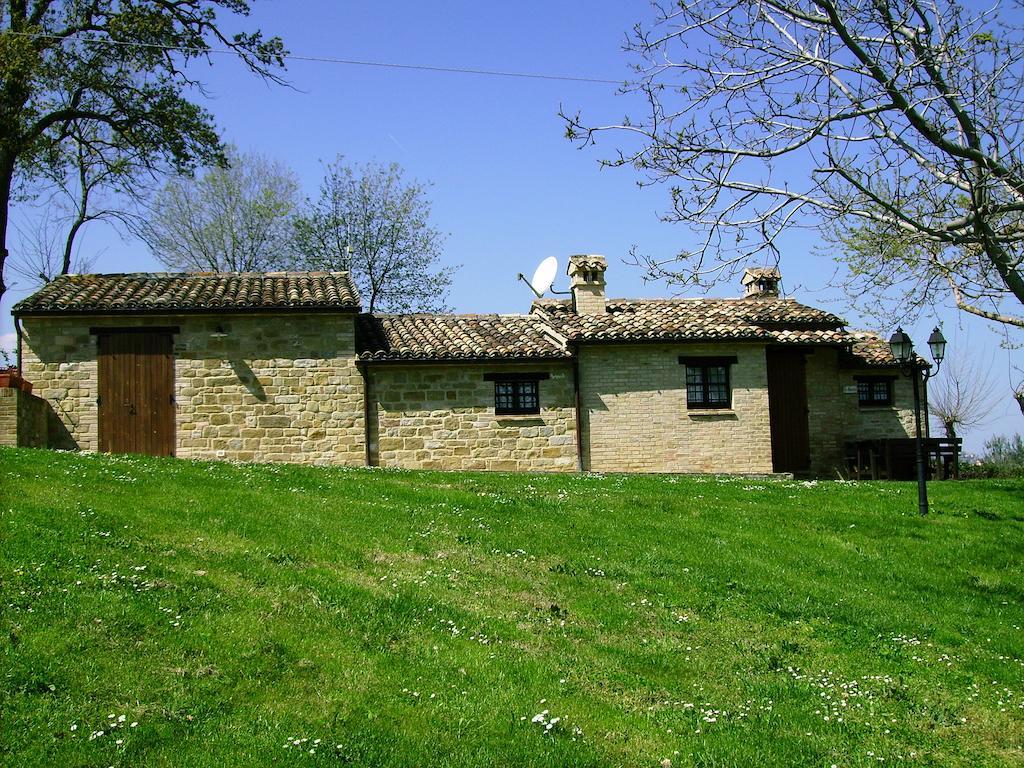 Agriturismo Tre Querce Penna San Giovanni Luaran gambar