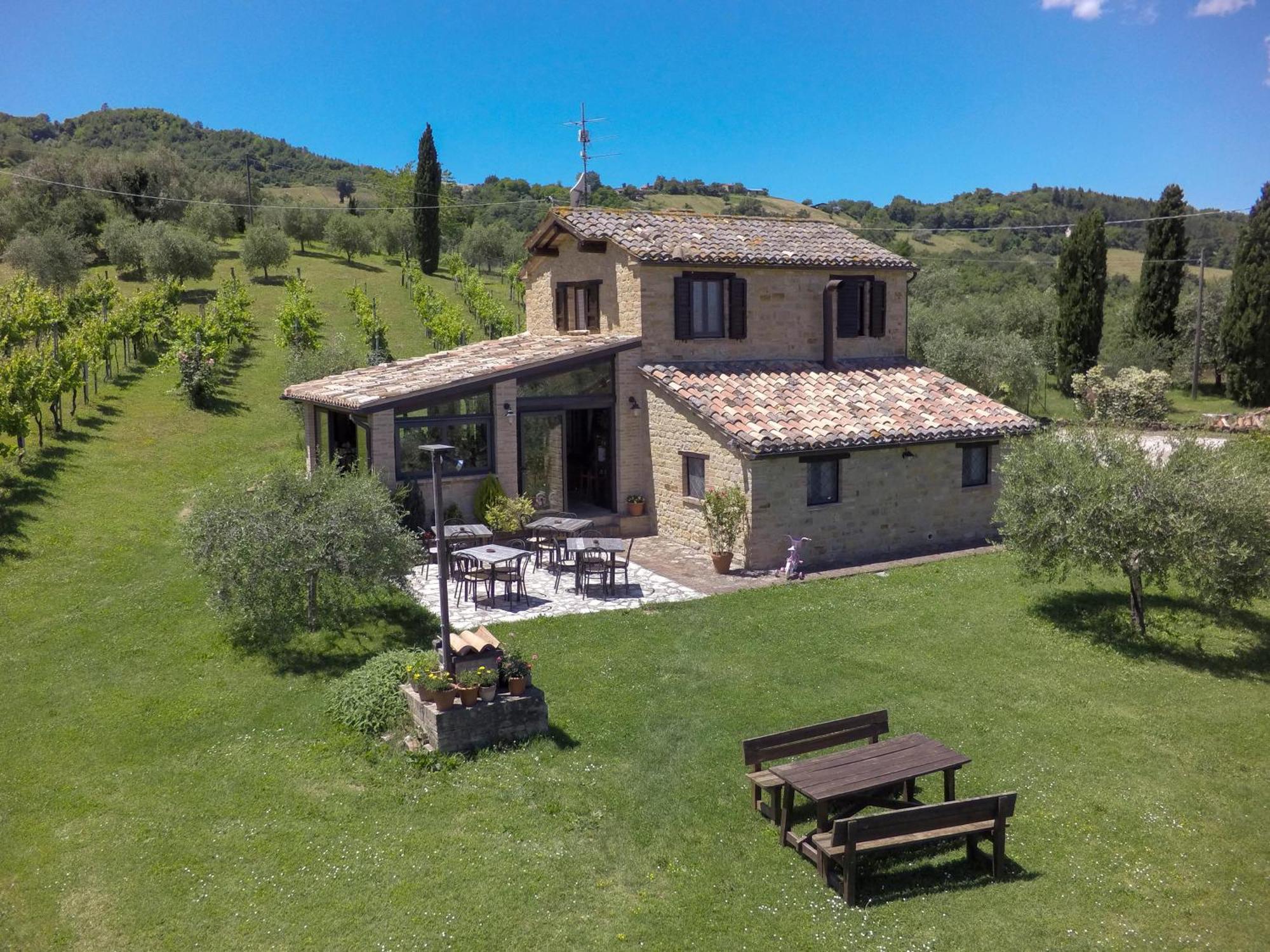 Agriturismo Tre Querce Penna San Giovanni Luaran gambar