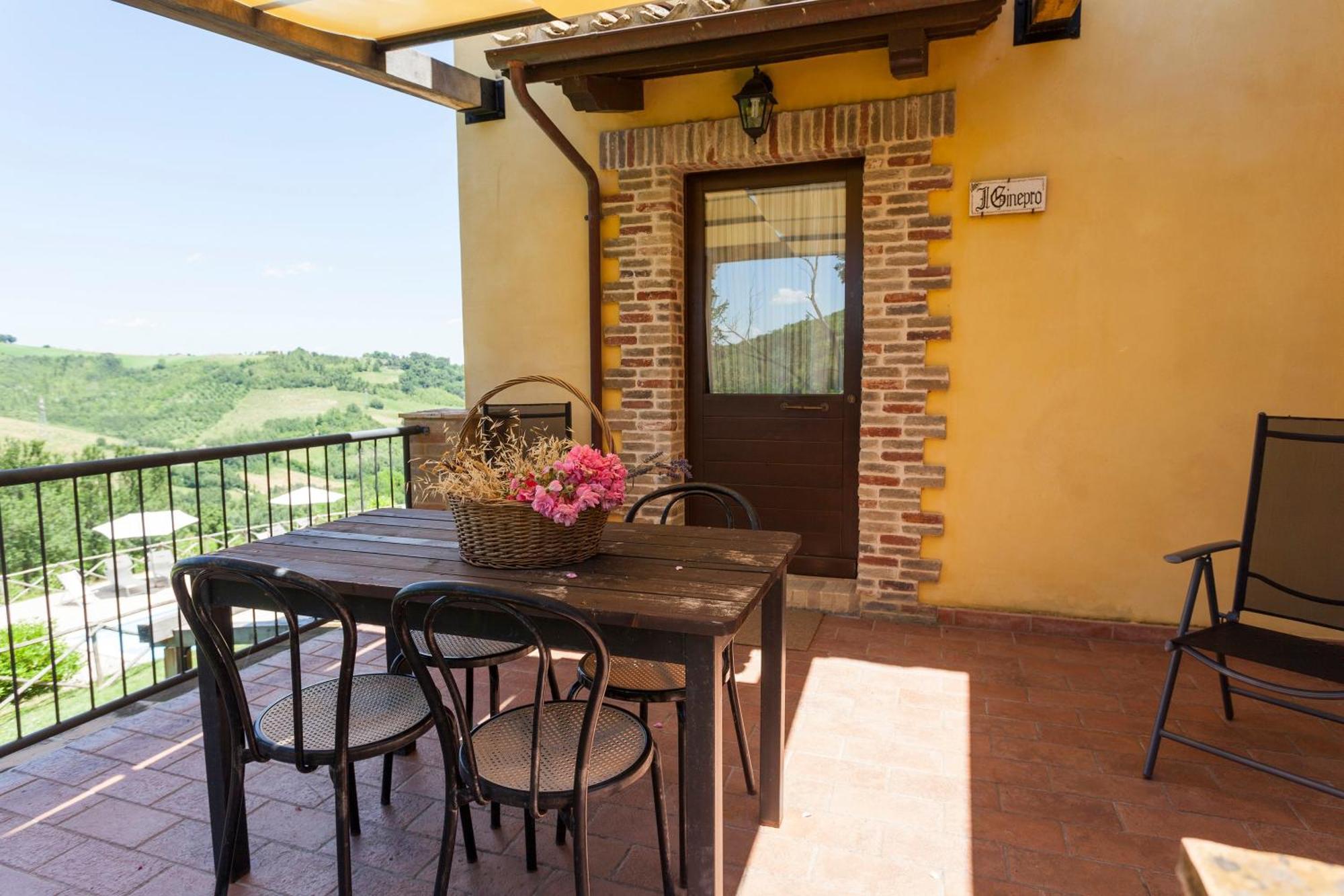 Agriturismo Tre Querce Penna San Giovanni Luaran gambar