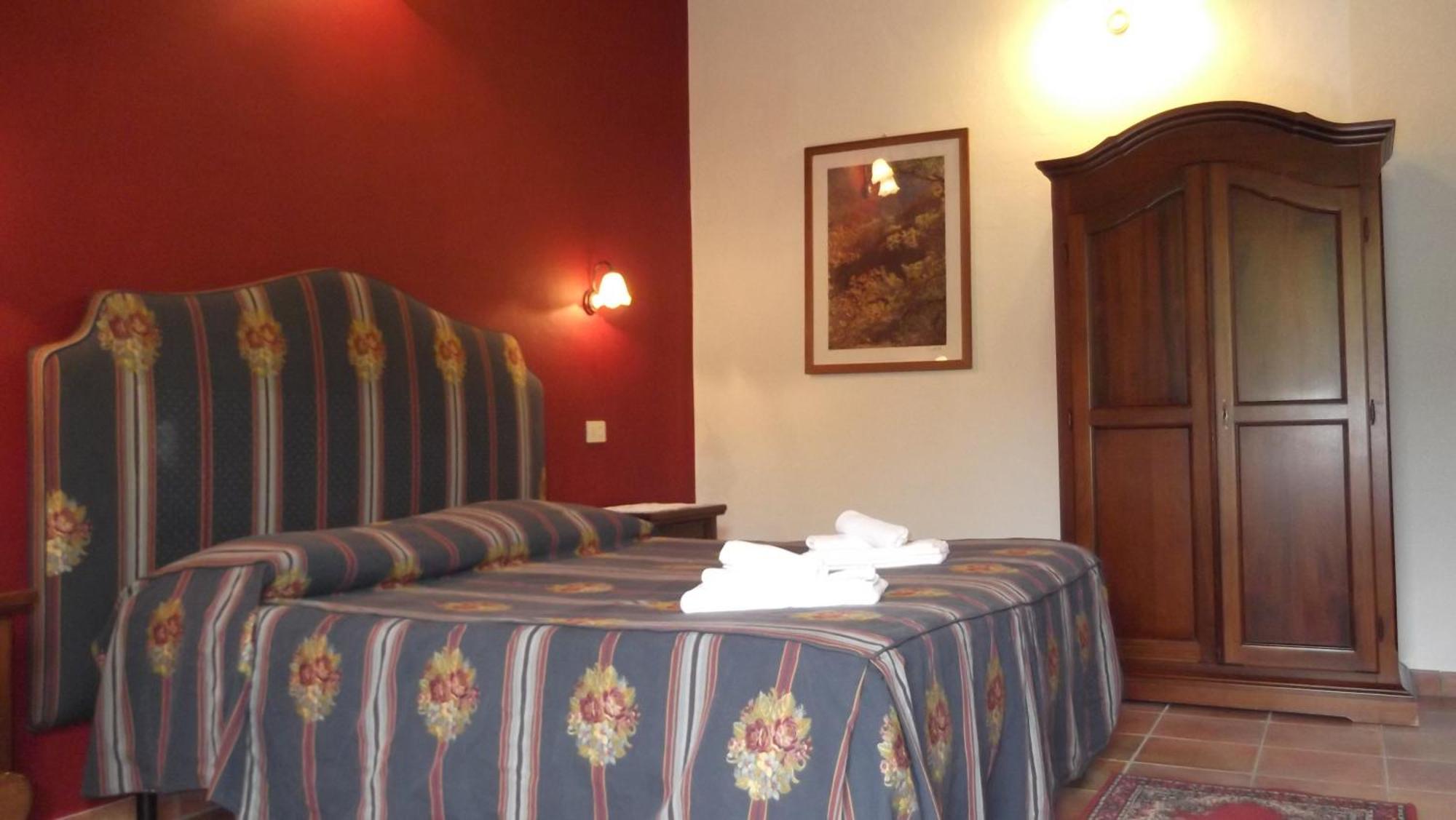 Agriturismo Tre Querce Penna San Giovanni Bilik gambar