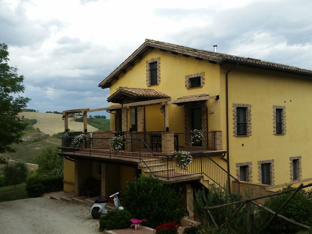 Agriturismo Tre Querce Penna San Giovanni Luaran gambar