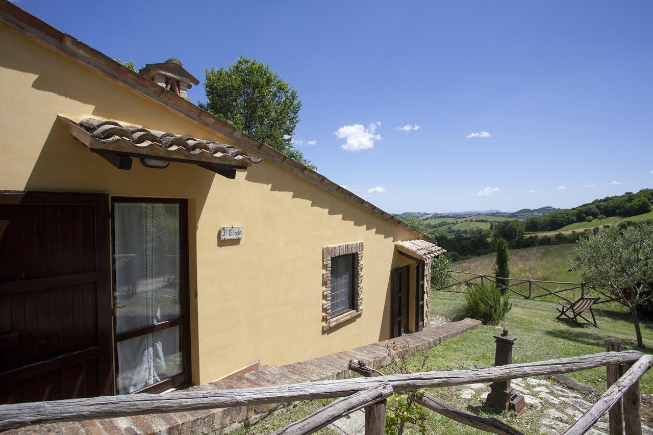 Agriturismo Tre Querce Penna San Giovanni Luaran gambar
